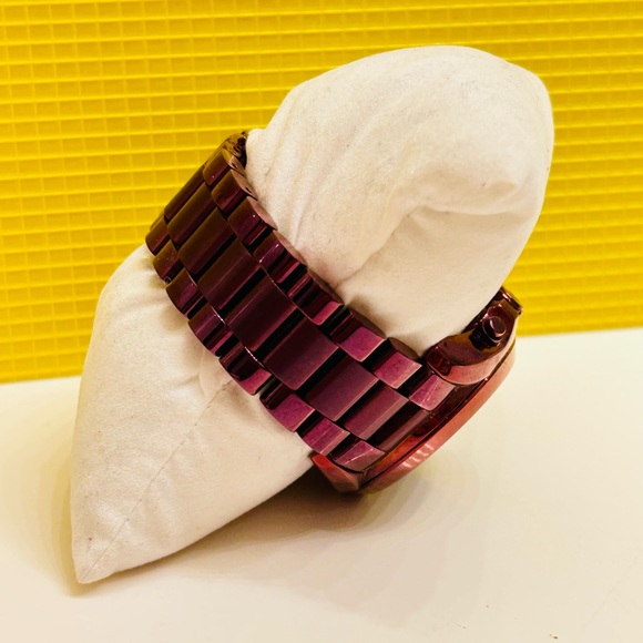 Michael Kors Purple Bradshaw Watch - Picture 5 of 9